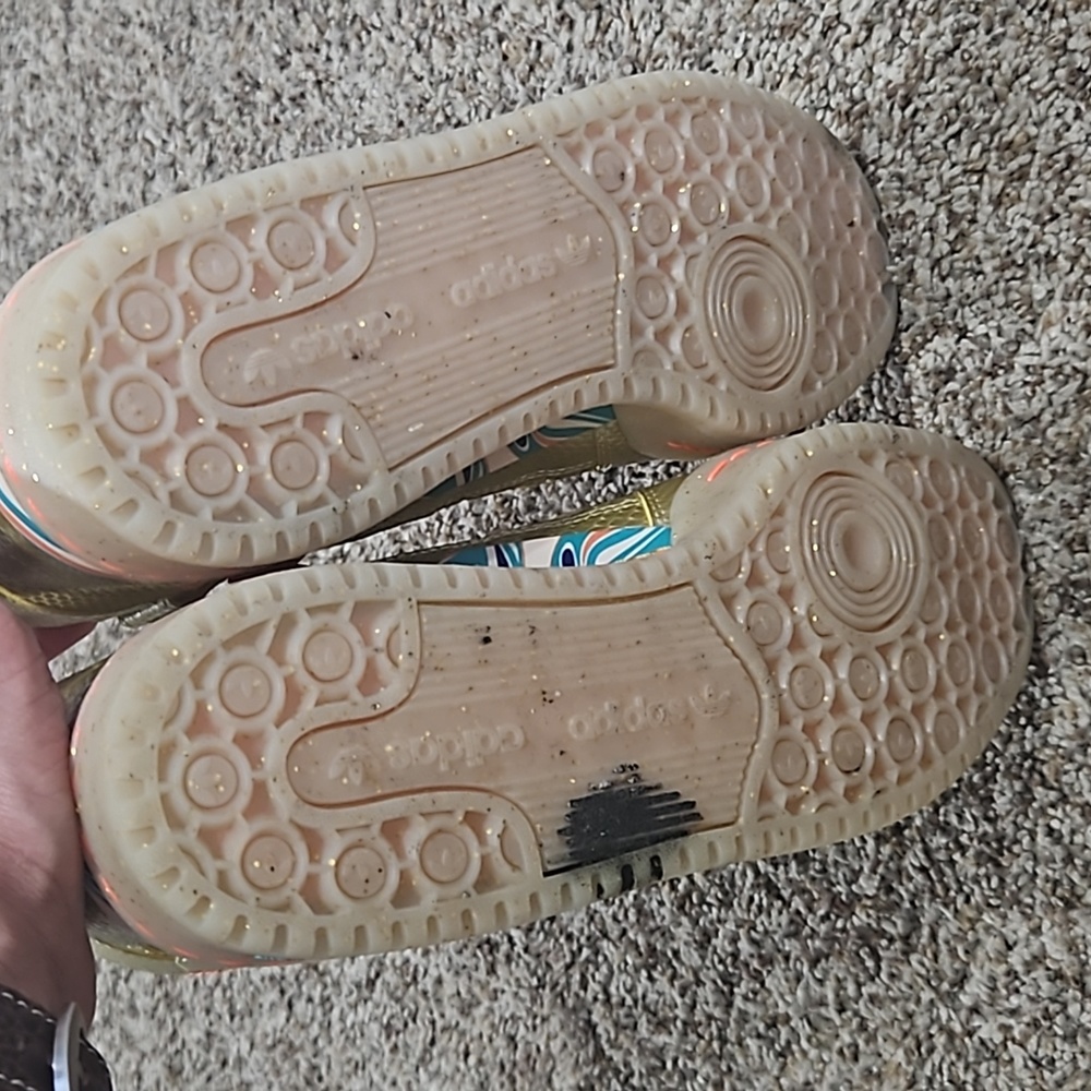 Shoes - Picture 5 of 8
